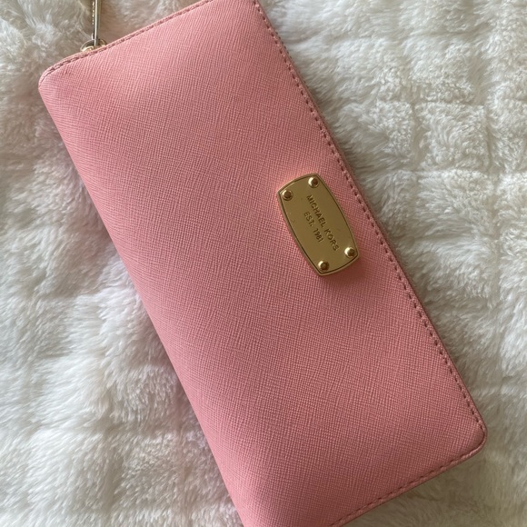 Michael Kors Handbags - Michael Kors Wallet